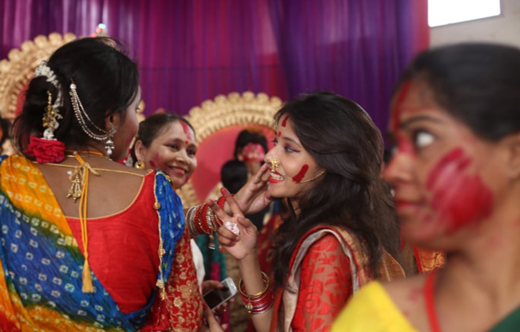 আনন্দ খুশির পূজা। ছবি: মাহবুব আলম