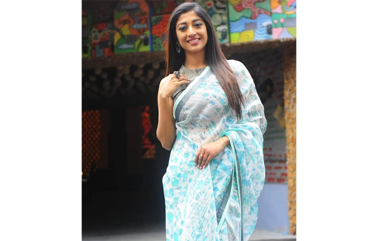 প্যান্ডেল হপিংয়ে পাওলি দাম।