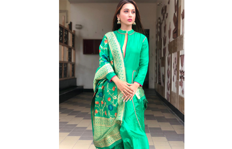 চোখজুড়ানো মিমি।