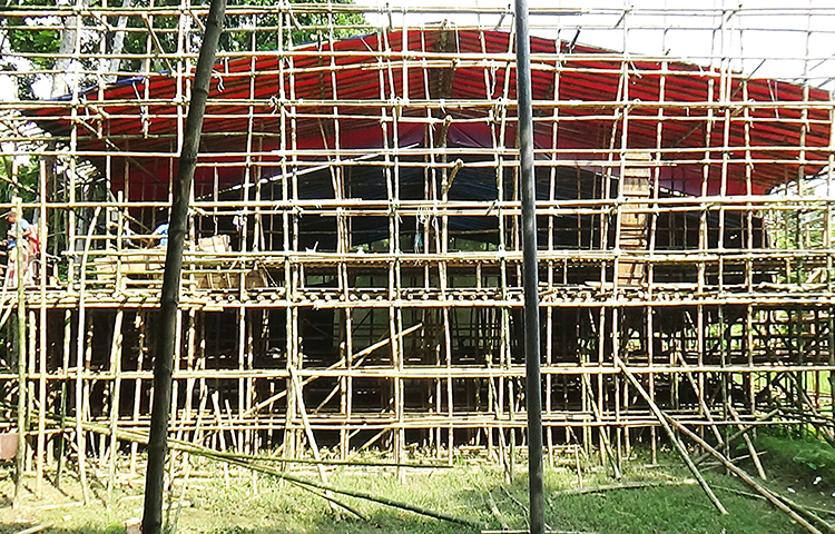 সাজানো হচ্ছে পূজামণ্ডপ এলাকা।