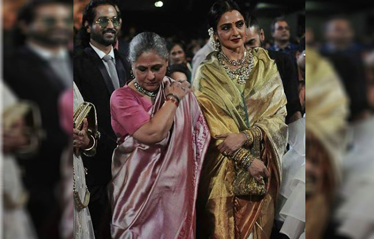 যদিও পরবর্তী কালে রেখা বলেছিলেন তিনি নাকি একটি ছবির শুটিংয়ে ছিলেন। সেখান থেকেই চলে গিয়েছিলেন বিয়ে বাড়িতে। তাই মেকআপ তোলার কথা তাড়াহুড়োতে তার নাকি একেবারেই খেয়াল ছিল না। সে সময় এই ঘটনা নিয়ে চূড়ান্ত জলঘোলা হয়েছিল ইন্ডাস্ট্রিতে। জয়া আর অমিতাভের সম্পর্কের মধ্যেও এর প্রভাব পড়েছিল বিস্তর।