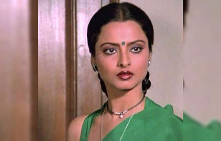 এরপর প্রায় এক মাসের মধ্যেই বিখ্যাত শিল্পপতি মুকেশ আগরওয়াল-কে বিয়ে করেন তিনি। কিন্তু বিয়ের এক বছর পরই আত্মহত্যা করেন মুকেশ। কেন মুকেশ আত্মহত্যা করেন তা এখনও রহস্যই থেকে গিয়েছে।