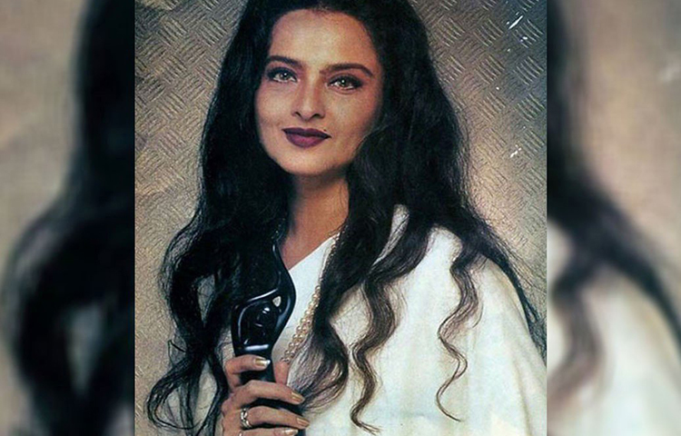 তার প্রথম মুক্তি প্রাপ্ত হিন্দি ছবি ‘সাওয়ন ভাদো’। ওই ছবিতে তার বিপরীতে ছিলেন অভিনেতা নবীন নিশ্চল। বক্স অফিসে ব্যাপক হিট হয় সেই ছবি। এরপর আর পিছনে ফিরে তাকাতে হয়নি তাকে। একের পর এক হিট আসতে থাকে তার ঝোলায়। চেন্নাইয়ের ওই ছোট্ট মেয়েটা রাতারাতি চলে আসেন লাইমলাইটে।