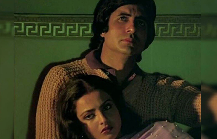 ‘কহানি কিসমত কি’, ‘সিলসিলা’, ‘উমরাও জান’, ‘খুন ভরি মাং’, ‘উৎসব’, ‘দো আনজানে’- তালিকাটা এতই লম্বা যে, গুণে শেষ করা যাবে না। এরই মধ্যে বিতর্ক এসে ঘিরে ধরে তাকে।