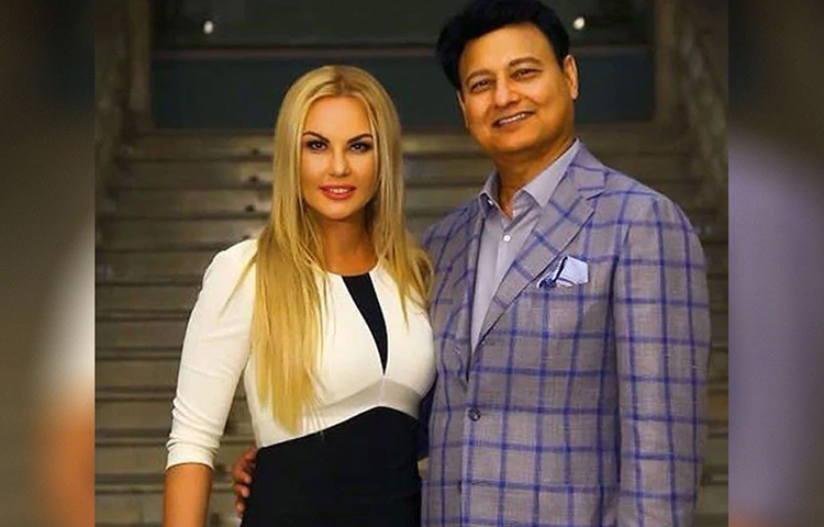 কামালিয়ার আসল নাম নাতালিয়া শারেনকোভা। ২০০৩ সালে মহম্মদ জহুরের সঙ্গে তার বিয়ে হয়। বিয়ের পর তিনি নাম বদলে কামালিয়া জহুর হন।