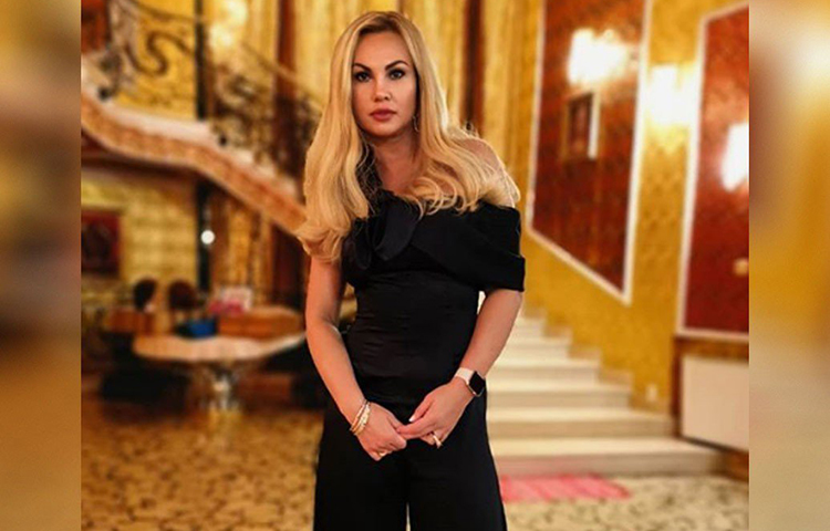 কামালিয়া যে ঘড়িটি পরেন তার দাম ৪০ লাখ টাকারও বেশি। চশমা পরেন ৪ লাখ টাকার।