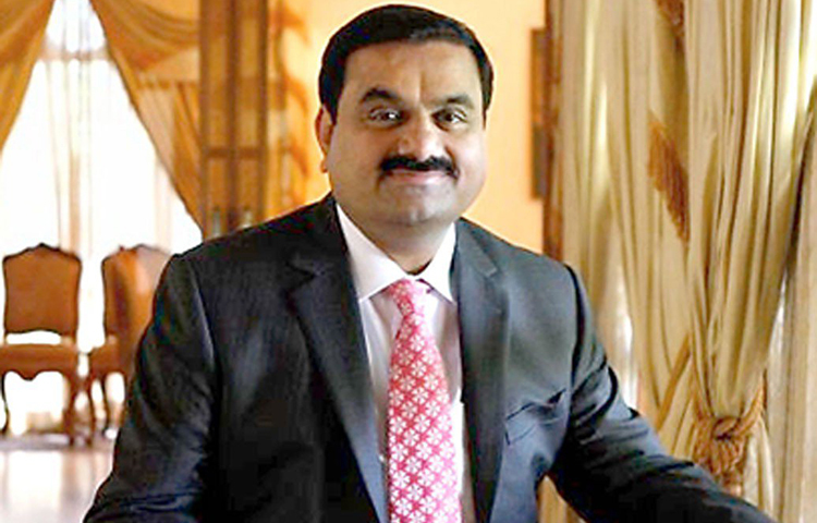 ২০১৮ সালে টেক টাইকুন আজিম প্রেমজি দ্বিতীয় স্থানে ছিলেন। কিন্তু এই এক বছরে সম্পত্তির হিসাবে তার ব্যবসাকে মাত দিয়েছেন অনেকেই। তিনি পৌঁছে গিয়েছেন ১৭ নম্বরে। আর দ্বিতীয় ধনী হিসাবে উঠে এসেছে গৌতম আদানির নাম। তার সম্পত্তির পরিমাণ এক লাখ ১১ হাজার কোটি টাকা।