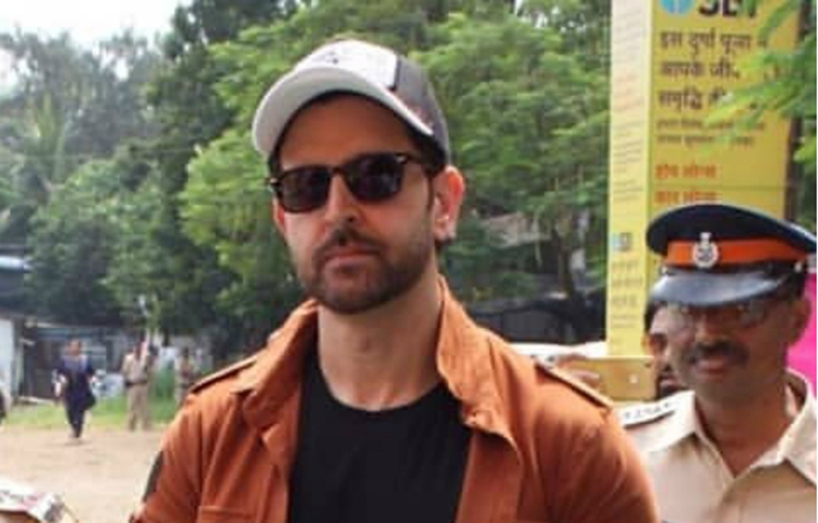 জানুয়ারিতে ত্বকের ক্যানসারে আক্রান্ত হন রাকেশ রোশন। সুস্থ হওয়ার পর প্রথম জনসমক্ষে এলেন পরিচালক।