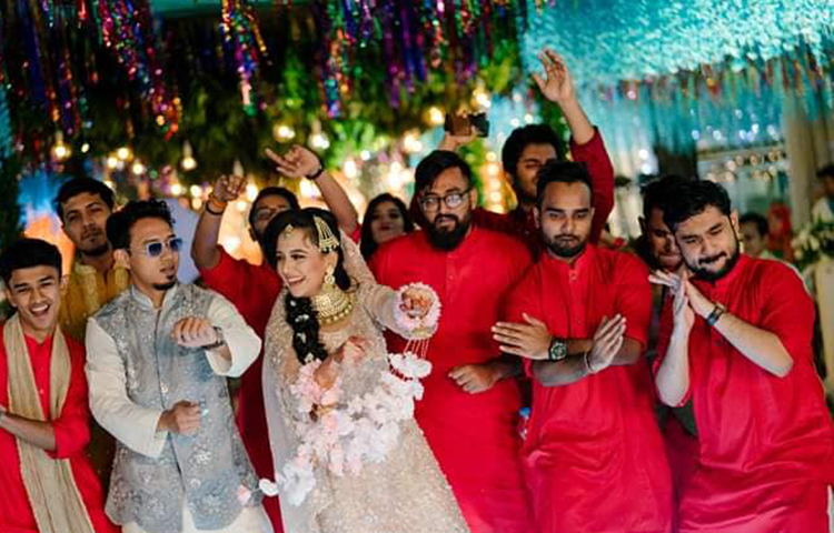 নাচে, গানে সাবিলার বিয়ের আনন্দময় মুহূর্ত।