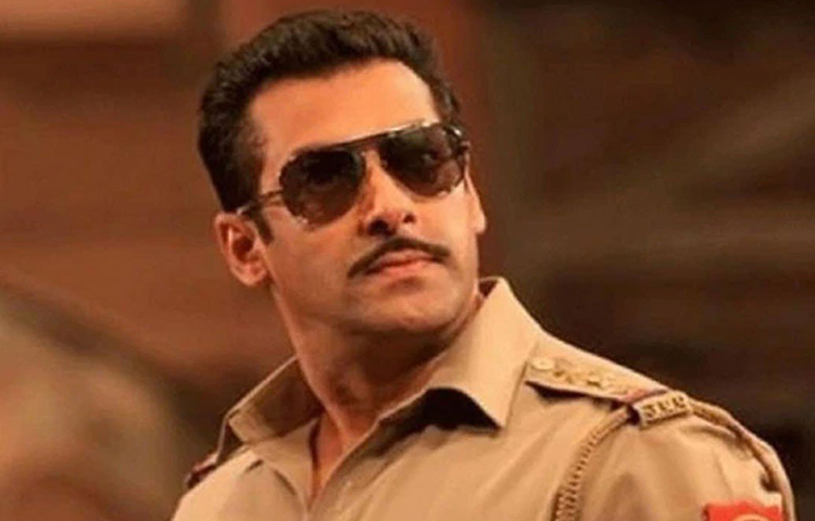 বলিউডে সবচেয়ে বেশি ব্লকবাস্টার ফিল্মের রেকর্ড রয়েছে সালমানের দখলে। এখনও পর্যন্ত ১৫টি ব্লকবাস্টার ফিল্ম উপহার দিয়েছেন দর্শকদের। যার মধ্যে ৮টি অলটাইম ব্লকবাস্টার ছবি।