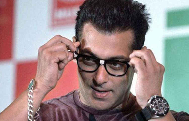 সালমানের সঙ্গে বিয়ে ভাঙার বিষয়ে সংগীতা কখনো মুখ না খুললেও, তার যে মন ভেঙে গিয়েছিল, তা স্পষ্ট হয়ে যায়।