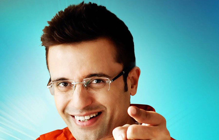 এরপর বেশ কিছু ব্যবসার চেষ্টা করেন সন্দীপের বাবা-মা। কনভেয়র বেল্টের ব্যবসা থেকে পাবলিক ফোনের দোকান। কিন্তু কোনো কিছুই সফল হয়নি। বাবার হতাশা দেখে সন্দীপের মনে এই ধারণা বদ্ধমূল হয়ে যায়, জীবনে সাফল্য পাওয়া অসম্ভব।