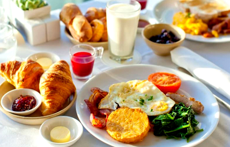 প্রতিদিন নির্দিষ্ট সময়ে দুপুরের খাবার খান এবং সন্ধ্যা ৭টার পর আর কিছুই খাবেন না।