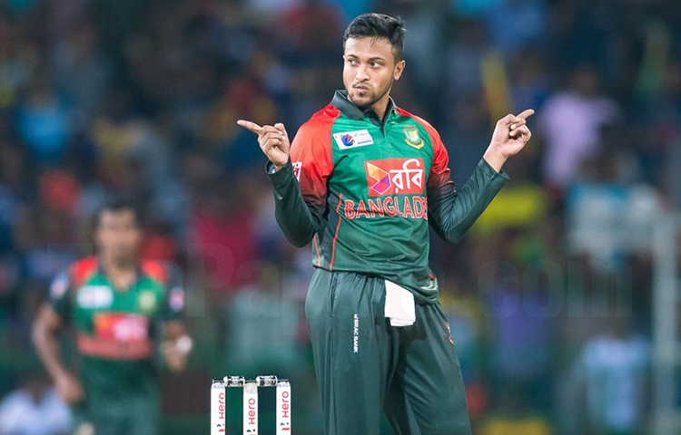 ব্যাট বল সমান তালে চালাতেন সাকিব আল হাসান। তার ব্যাট বলের জাদুতে ক্রিকেট মাঠ মাতিয়ে রাখতে সাকিব।