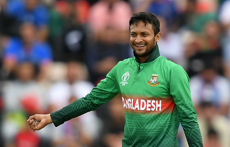 ২০০৫ সালে অনূর্ধ্ব-১৯ ত্রি-দেশীয় টুর্নামেন্টের ফাইনালে (অপর দুটি দেশ ছিল ইংল্যান্ড ও শ্রীলঙ্কা) মাত্র ৮৬ বলে সেঞ্চুরি করে ও তিনটি উইকেট নিয়ে দলকে জেতাতে সহায়তা করেন তিনি।