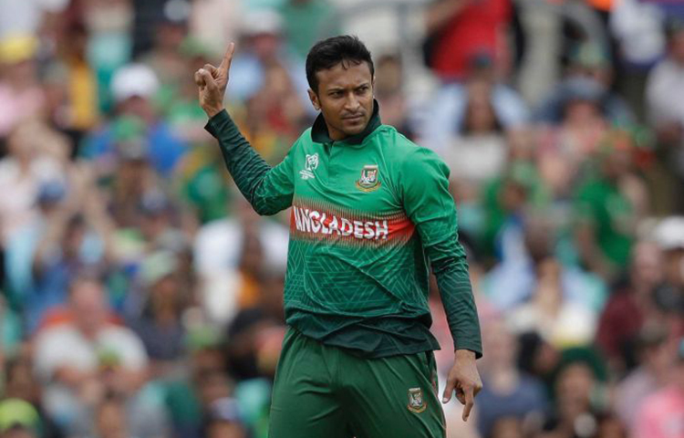 একজন অল-রাউন্ডার হওয়া সত্ত্বেও অক্টোবর, ২০০৮ এর নিউজিল্যান্ডের বাংলাদেশ ট্যুরের আগ পর্যন্ত সাকিবকে বোলার নয়, ব্যাটসম্যান হিসেবেই গণ্য করা হত।