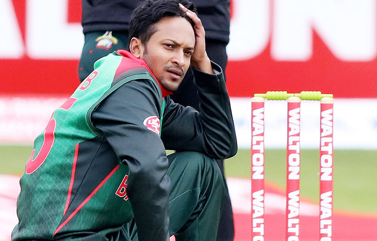 সাবিক প্রথম বাংলাদেশি ক্রিকেটার হিসেবে একদিনের ক্রিকেটে ৪,০০০ করার গৌরব অর্জন করেন এবং ২০১৭ সালের ১৩ই জানুয়ারি টেস্টে সর্বোচ্চ ব্যক্তিগত রান (২১৭) সংগ্রাহক হন।