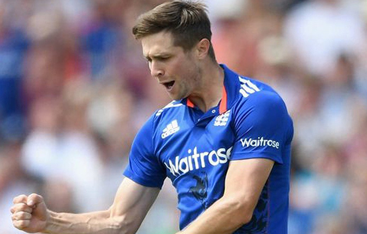 হায়দরাবাদের সম্পদ হতে পারেন ওকস। নতুন বলে শুরু করতে পারেন তিনি। ইনিংসের শেষের দিকেও বল করতে দক্ষ। বড় শটও মারতে পারেন। টি-টোয়েন্টি ক্রিকেটে ব্যাটসম্যানরা তো বড় শটই খেলে থাকেন। পরের দিকে নেমে ইংল্যান্ডের হয়ে দ্রুত রানও করেছেন কয়েকটি ম্যাচে। ফলে সাকিবের জায়গায় তাকে নিতেই পারে সানরাইজার্স।