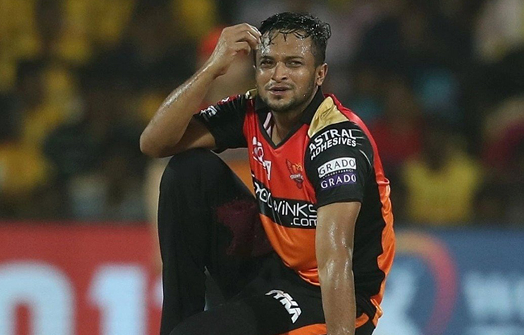 দীপক প্রথমে ক্রিকেটারদের টার্গেট করতেন। তারা যেখানে যেখানে খেলতে যেতেন, অনুসরণ করতেন দীপক। প্রাথমিক আলাপে কোনো নির্দিষ্ট ক্রিকেট লিগে খেলার জন্য বড় অঙ্কের টাকা অফার করতেন। ধীরে ধীরে ক্রিকেটারদের আস্থা অর্জন করে স্বরূপ ধারণ করতেন দীপক।