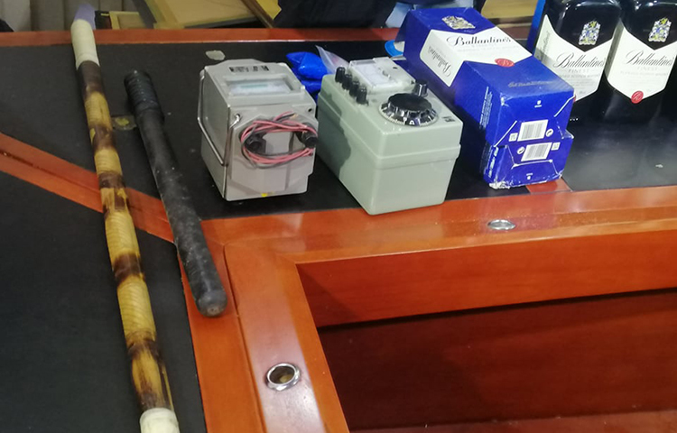 ইলেকট্রিক শকিং মেশিন। ছবি: মাহবুব আলম