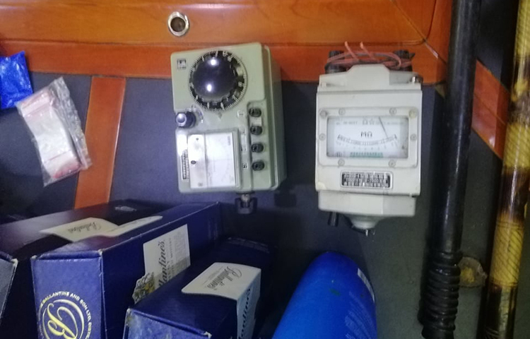 রোববার (৬ অক্টোবর) দুপুর ১টা ৪০ মিনিটে র‌্যাবের নির্বাহী ম্যাজিস্ট্রেট সারওয়ার আলমের নেতৃত্বে র‌্যাবের একটি দল কাকরাইলে ভূঁইয়া ট্রেড সেন্টারে তালা ভেঙে সম্রাটের কার্যালয়ে ঢুকে অভিযান শুরু করে। ছবি: মাহবুব আলম