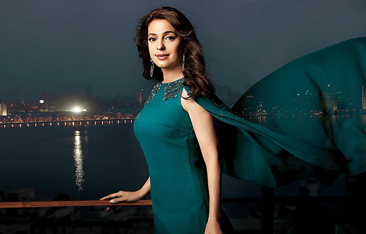 জুহি চাওলা: শাহরুখ খানের সবচেয়ে ভালো বন্ধুদের তালিকায় জুহি চাওলার নাম সর্বাগ্রে। দুজন মিলে যেমন হিট ছবি দিয়েছেন তেমনি তারা ব্যবসায়িক পার্টনারও। সর্বপ্রথম এই দুই তারকা ডর ছবিতে জুটি বাঁধেন। এরপর শাহরুখ-জুহি মন ভরিয়েছেন ডুপ্লিকেট, রাজু বান গায়া জেন্টলম্যান ইত্যাদি ছবিতে।