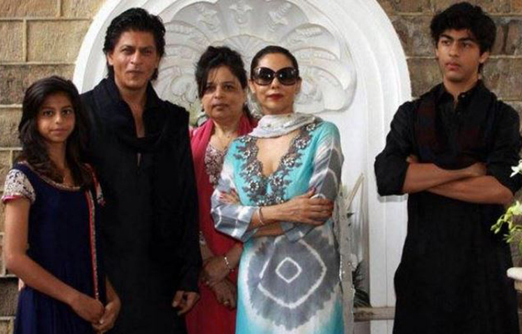 আনন্দ এল রাইয়ের জিরোতে শেষবার দেখা যায় শাহরুখ খানকে। এই সিনেমায় শাহরুখের সঙ্গে স্ক্রিন শেয়ার করেন অনুশকা শর্মা এবং ক্যাটরিনা কাইফ।