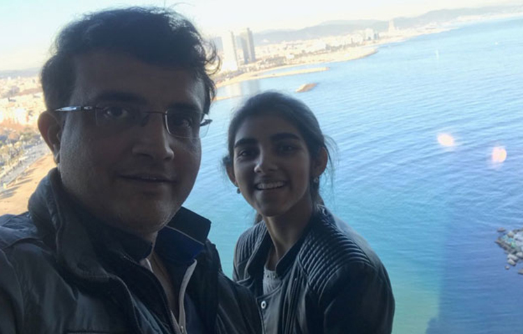 ওডিসি নৃত্যে পারদর্শী সানা। ভালো গান করতে পারেন। আইসিএসইতেও ভালো ফল করেছেন সানা। অর্থাৎ সব দিক থেকেই গুণী মেয়ে।