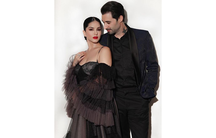 সেদিনের পর দুই পরিবারের সম্মতি নিয়েই বিয়ের সিদ্ধান্ত নেন সানি লিওন এবং ড্যানিয়েল ওয়েবার।