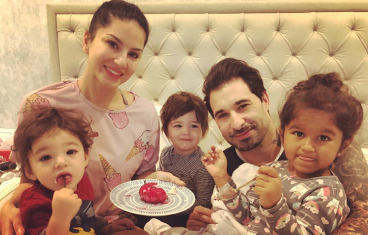 তিন সন্তানদের খাওয়াতে ব্যস্ত সানি, সঙ্গী স্বামি ড্যানিয়েল।