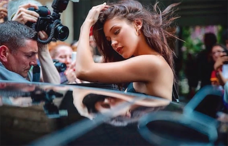 বিজ্ঞানীরা ‘গোল্ডেন রেশিও অফ বিউটি পিএইচই স্ট্যান্ডার্ড’ অনুসারে বেলা হাদিদকে বিশ্বের সবচেয়ে সুন্দর মহিলা হিসেবে উপযুক্ত মনে করছেন। এরই ভিত্তিতে তারা বেলা হাদিককে বিশ্বের সবচেয়ে সুন্দরীর তকমা দিয়েছেন।