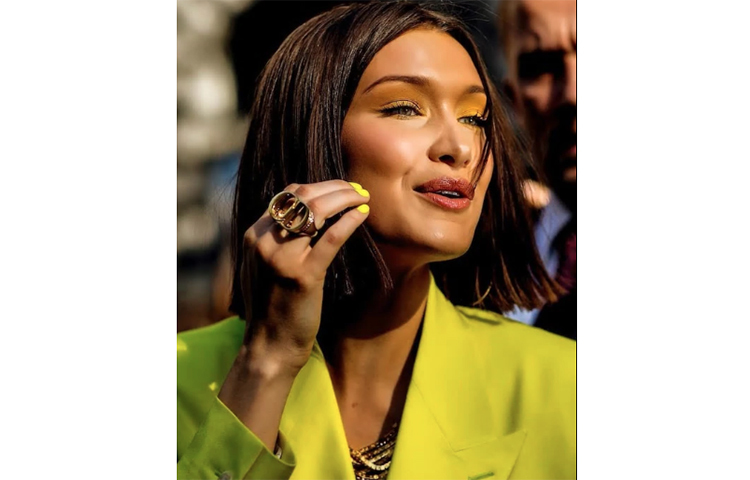 ‘গোল্ডেন রেশিও অফ বিউটি পিএইচই স্ট্যান্ডার্ড’ অনুসারে সৌন্দর্য্যকে সংজ্ঞায়িত করা হয় এবং প্রাচীন গ্রিক গাণিতিক ফর্মুলার ভিত্তিতে তা স্থির করা হয়। ওই বৈজ্ঞানিক ফর্মুলা অনুসারে গ্রিক পণ্ডিতরা সৌন্দর্যের মান স্থির করেছেন এবং সেই অনুসারে কিছু অনুপাত নির্ধারণ করা হয়েছে। ওই বৈজ্ঞানিক ফর্মুলার মাধ্যমে সৌন্দর্যকে সংজ্ঞায়িত করার প্রয়াস হিসেবে গ্রিক পণ্ডিতরা মান অনুসারে মুখমণ্ডলের বিভিন্ন অংশের পরিমাপ করেন। এই মাপকাঠিতে উতরেছেন বেলা হাদিদ।