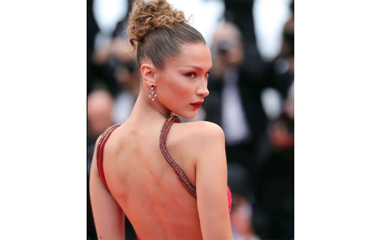 তিন নম্বরে অভিনেত্রী আম্বের হিয়ার্ড। ৯১.৮১ শতাংশ অনুপাতের ভিত্তিতে চতুর্থ স্থানে রয়েছেন এরিয়ানা গ্র্যান্ডে।