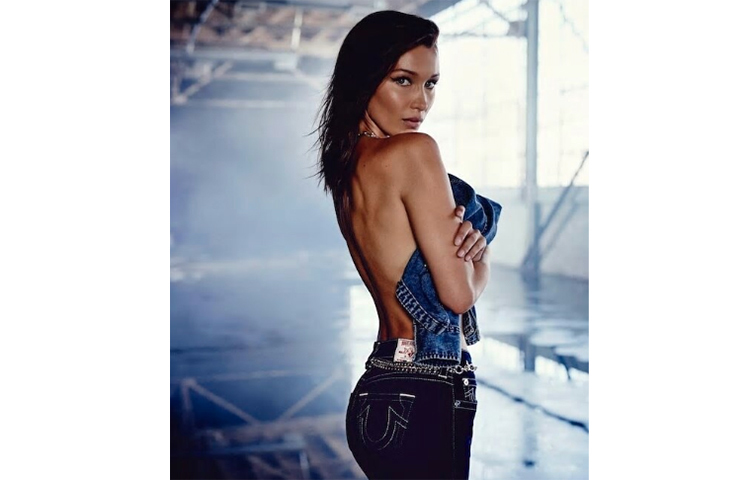 এই মহিলাদের সৌন্দর্য্যের পরিমাপ করেছেন লন্ডনের বিখ্যাত হার্লে স্ট্রিটের প্রখ্যাত ফেসিয়াল কসমেটিক সার্জেন ডক্টর জুলিয়ান ডি সিলভা।