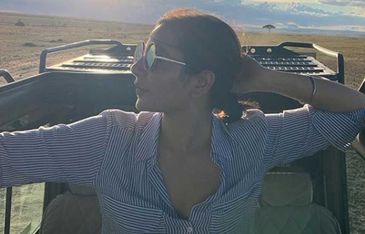 যাত্রা শুরু করেছিলেন নাইরোবি দিয়ে। সেখানে একদিন কাটিয়েই তারা চলে গিয়েছেন মাসাইমারা। কিছু দিন আগেই বলিউডের কিউটেস্ট কাপল রণবীর-আলিয়াও ছুটি কাটাতে গিয়েছিলেন মাসাইমারাতেই। এবার রাজ-শুভশ্রীও গেলেন সেখানেই।