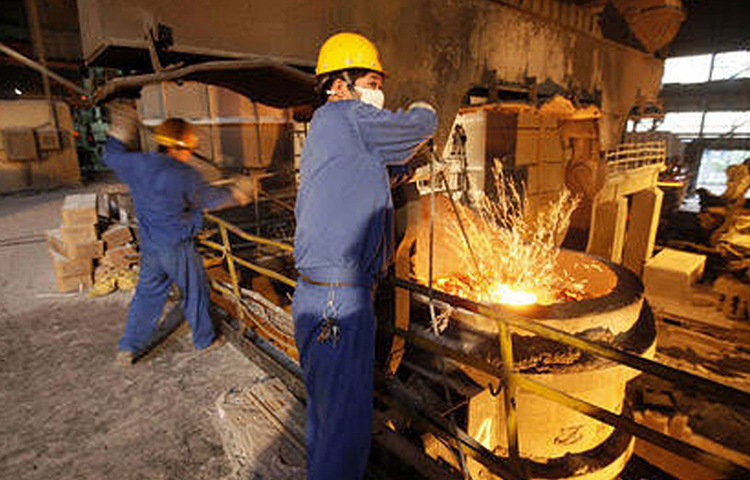 গ্রামটিতে রয়েছে বেশ কয়েকটি বড় বড় শিল্প। যার শেয়ারহোল্ডার গ্রামবাসীরাই। সংস্থার বার্ষিক লাভের এক-পঞ্চমাংশ দেওয়া হয় তাদের।