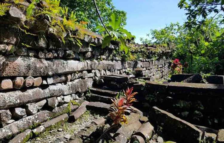 বিজ্ঞানীদের মনে আরও একটি প্রশ্ন রয়েছে এই ঐতিহাসিক দ্বীপনগর নিয়ে। মূল ভূখণ্ড থেকে এত দূরে কেনই বা এত কষ্ট করে এমন একটা নগরের পত্তন করতে গেলেন কেউ।