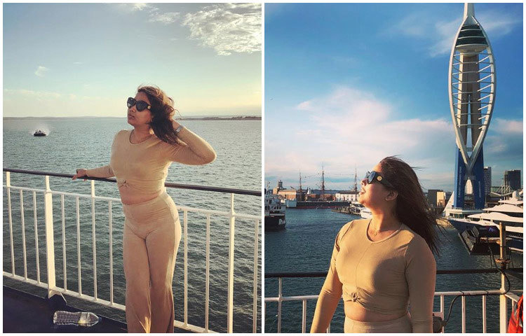 এলোকেশী ভাবনা। বাতাসের শীতল পরশে জুড়িয়ে নিচ্ছেন শরীর মন।