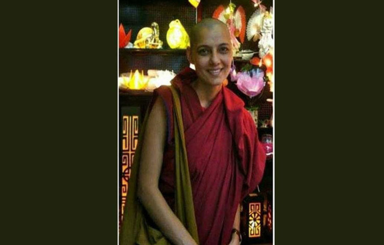 পাহাড়ের কোলে শান্ত গম্ভীর সেই মঠ তাকে আকর্ষণ করত। ২০১২ সালে চূড়ান্ত সিদ্ধান্ত নিয়ে নেন বরখা। অভিনয় তথা সংসার জীবন ছেড়ে তিনি পা রাখেন সন্ন্যাসে।