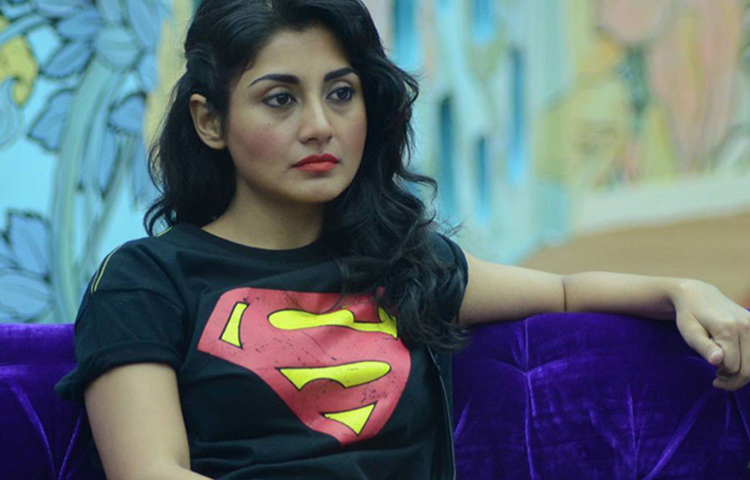 রিমি সেন: বিগ বস ৯-এ ছিলেন ‘ধুম’ অভিনেত্রী রিমি সেন। বিগ বসের জন্য সই করার সময়ই তাকে দেয়া হয়েছিল ২ কোটি টাকা। তবে বিগ বস হাউসে রিমি খুব বেশি বিতর্ক সৃষ্টি করতে পারেননি। ফলে তেমন জনপ্রিয়ও হননি।