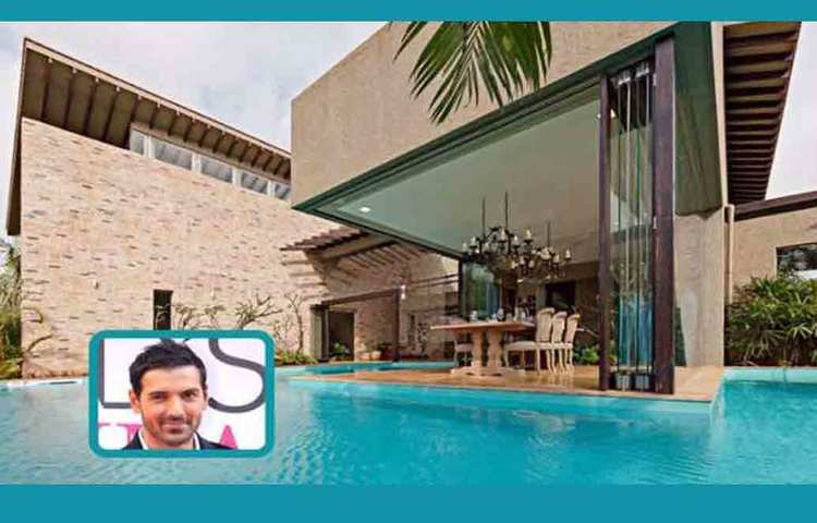 মল্লিকার মতো লস অ্যাঞ্জেলসের বেল এয়ারে একটা বাড়ি কিনেছেন জন আব্রাহামও। অ্যাঞ্জেলিনা জোলি বা জেনিফার অ্যানিস্টনদের পাড়াতেই!