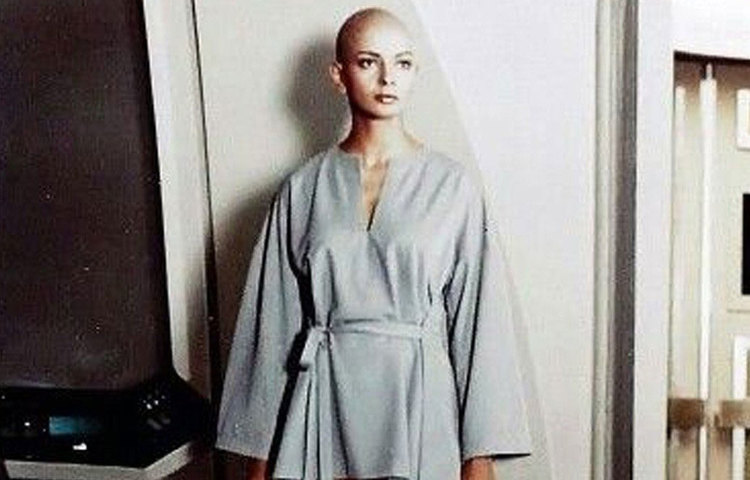 ১৯৮২ সালে বিয়ে। আলাপের মাত্র কয়েক সপ্তাহের মধ্যে বিয়ে করেছিলেন পরসিস খম্বাটা এবং হলিউডের অভিনেতা ক্লিফ টেলর। কিন্তু মাত্র দু’মাস পরে ভেঙে যায় তাদের দাম্পত্য। ১৯৮৬ সালে বিয়ে করেছিলেন নরেন পারেখকে।