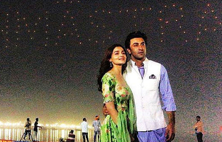 ব্রক্ষ্মাস্ত্র: অন্যতম ব্লকবাস্টার ছবি হল ব্রক্ষ্মাস্ত্র। পরিচালক অয়ন মুখোপাধ্যায়ের এই ছবিতে আলিয়া ভাট, রণবীর কাপুর, অমিতাভ বচ্চন, নাগার্জুন, ডিম্পল কবাডিয়া, মৌনী রায়কে দেখা যাবে। ২০২০ সালে এই সুপারহিরো ফিল্মটি মুক্তি পাবে।