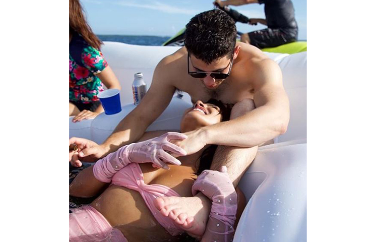 নিক জোনাসের চেয়ে ১১ বছরের বড় প্রিয়াঙ্কা চোপড়া।