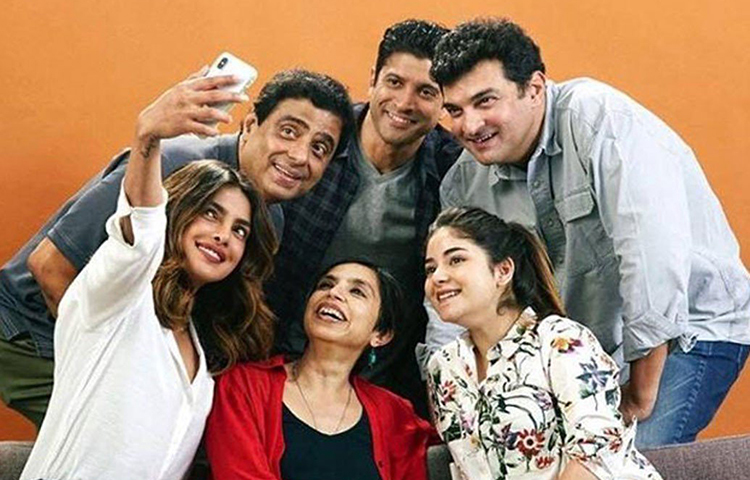 দ্য স্কাই ইজ পিঙ্ক: মোটিভেশনাল বক্তা আয়েশা চৌধুরির জীবন থেকে অনুপ্রাণিত ফিল্ম দ্য স্কাই ইজ পিঙ্ক। সোনালি বসুর পরিচালনায় এই ফিল্মের মূল চরিত্রে দেখা যাবে প্রিয়াঙ্কা চোপড়া, ফারহান আখতার, জাইরা ওয়াসিমকে। আগামী ১১ অক্টোবর মুক্তি পাবে ছবিটি।