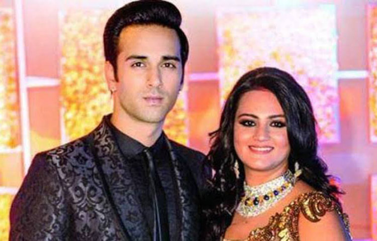 সালমান খানের রাখি বোন শ্বেতা রোহিরার সঙ্গে পুলকিত সম্রাটের বিয়ে হয় ২০১৪ সালের ৩ নভেম্বর।  ২০১৫ সালের নভেম্বরে ভেঙে যায় তাদের বিয়ে।