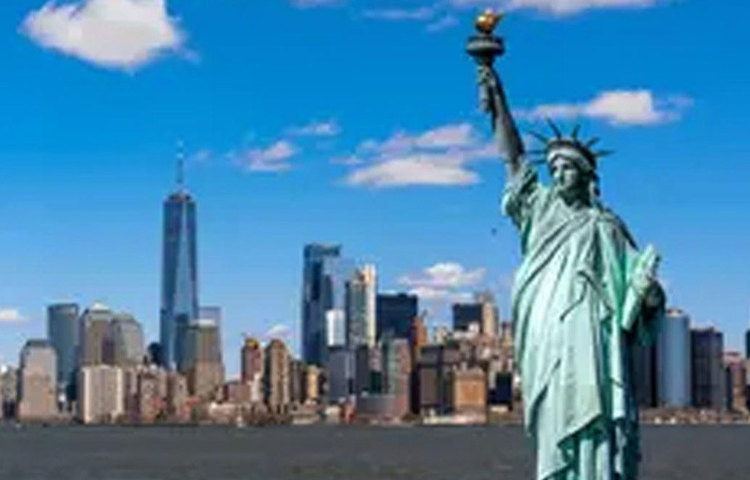 স্ট্যাটু অব লিবারটিও তার বানানো। ২৮ অক্টোবর ১৮৮৬ সালে আমেরিকাকে এই মূর্তি উপহার দিয়েছিল ফ্রান্স। মূর্তির নকশা বানিয়েছিলেন ফ্রেডরিক অগাস্তে বারথোলদি। আর ধাতব কাঠামো বানিয়ে তার রূপ দিয়েছিলেন কল্কির প্রপিতামহ মরিস। ১৯৪৬ সালে ৮৯ বছর বয়সে তার মৃত্যু হয়।