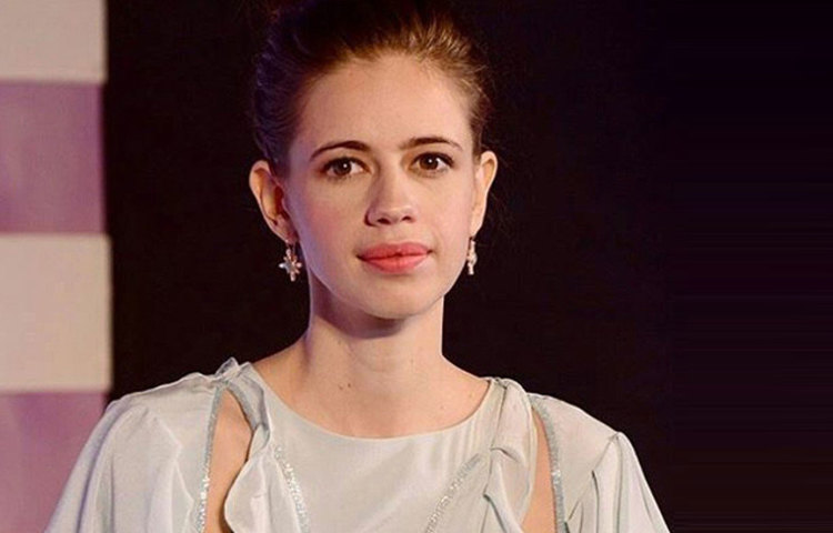 ১৯৮৪ সালে পুদুচেরীতে জন্ম কল্কির। তার বাবা-মা দু’জনেই ফরাসি। ছোট থেকেই কল্কি চারটে ভাষায় অনর্গল কথা বলতে পারেন। ইংরাজি, হিন্দি, ফরাসি এবং তামিল। প্রথমে উটির হেব্রন স্কুলে তিনি পড়াশোনা করতেন। মরিস কেঁকলার নাতনি হলেও ইঞ্জিনিয়ারিং তাকে টানত না। বরং ছোট থেকে অভিনয়ের প্রতি বিশেষ ঝোঁক ছিল তার।