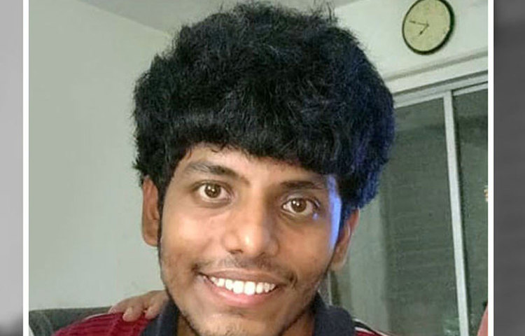 এর থেকে মাত্র ৫০০ ডলার জয়কুমার নিজের খরচের জন্য রেখে দেন। বাকিটা মাকে পাঠিয়ে দেন। খুব তাড়াতাড়ি মাকেও আমেরিকায় এনে নিজের কাছে রাখার পরিকল্পনা রয়েছে তার।