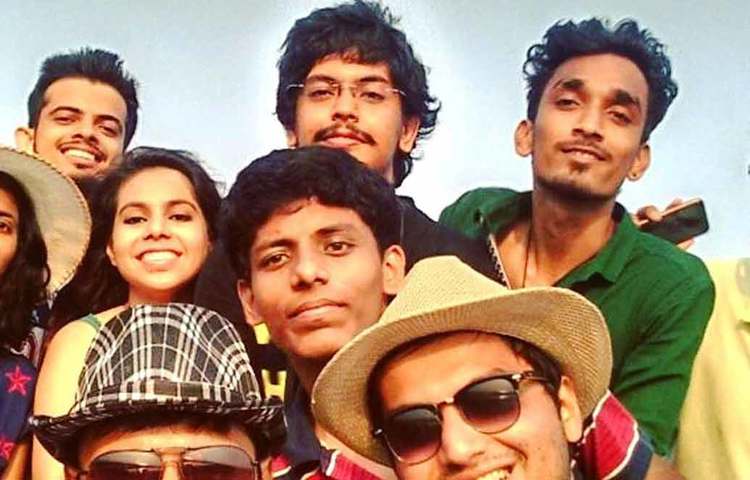 এটাই ছিল তার জীবনের টার্নিং পয়েন্ট। কলেজে পড়াকালীন প্রথম চাকরির প্রস্তাব আসে লার্সেন অ্যান্ড টুবরো থেকে। কলেজ পাস করেই তিনি টাটা ইনস্টিটিউট অফ ফান্ডামেন্টাল রিসার্চ (টিআইএফআর)-এ কাজ পান। মাইনে ৩০,০০০ টাকা।